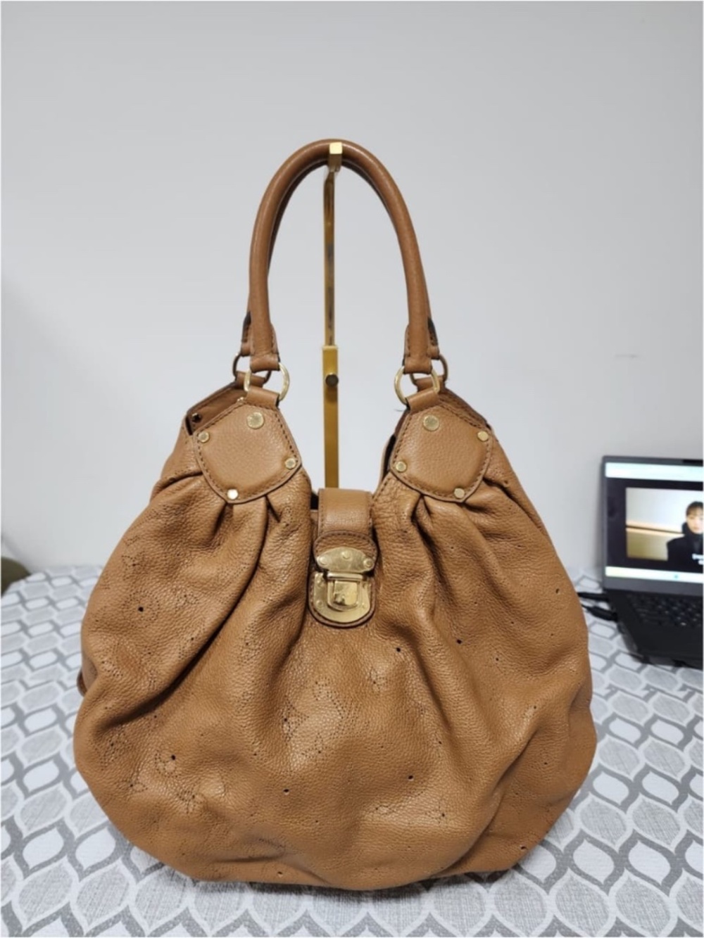 Authentic LOUIS VUITTON Mahina L Hobo Bag Brown